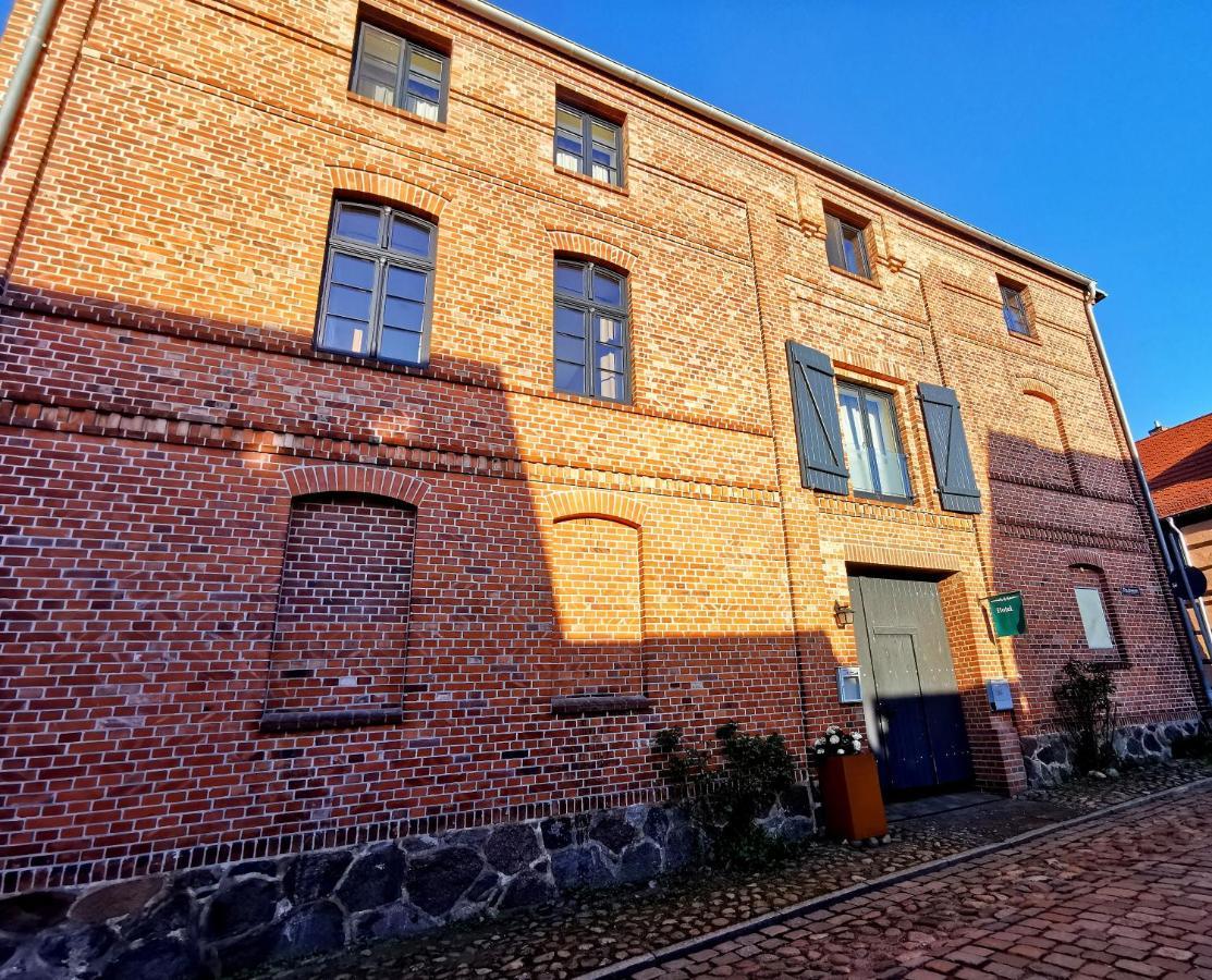 Hotel Und Restaurant Haus Sajons Plau am See Zewnętrze zdjęcie